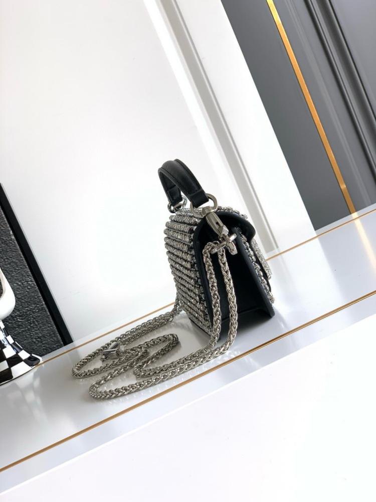 شنطه نسائية ماركة Valentino