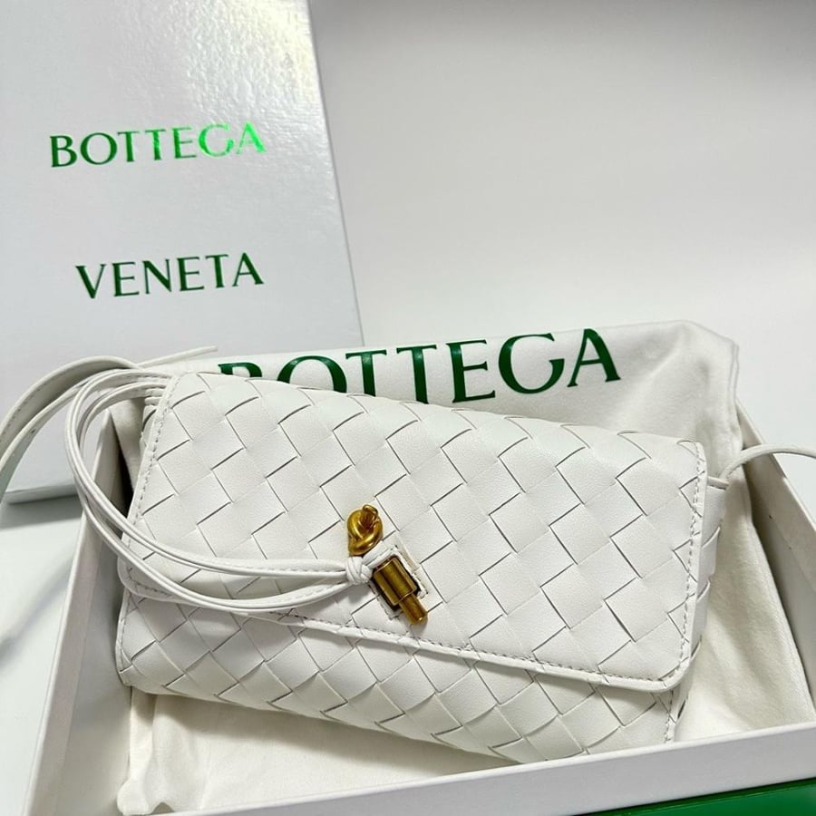 شنطة نسائية ماركة Bottega Veneta