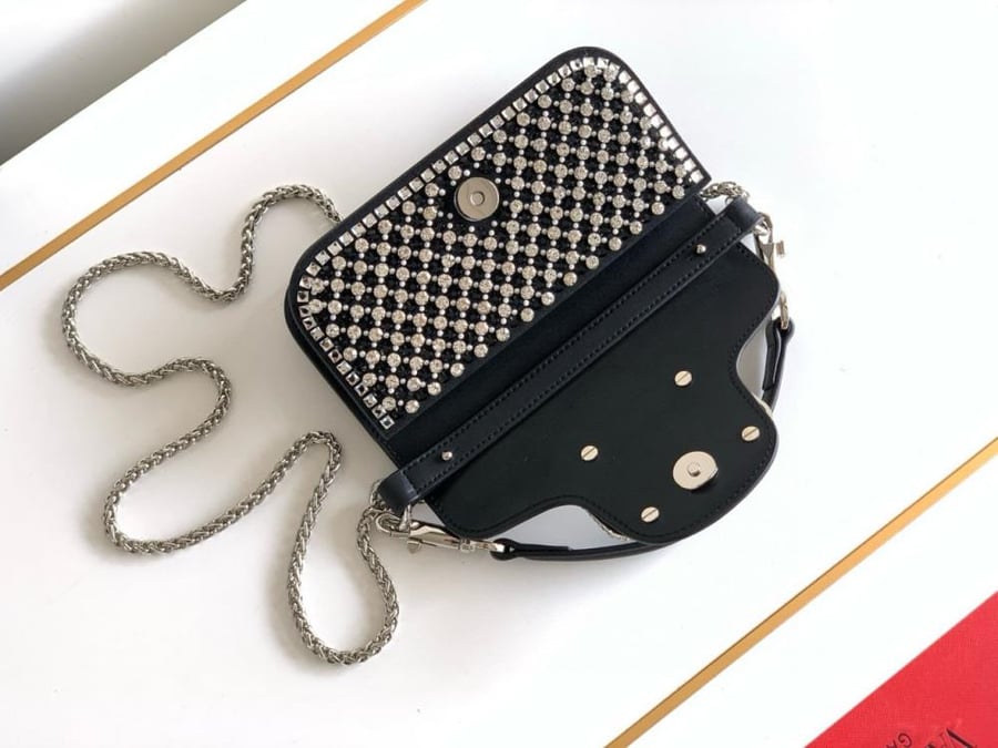 شنطه نسائية ماركة Valentino