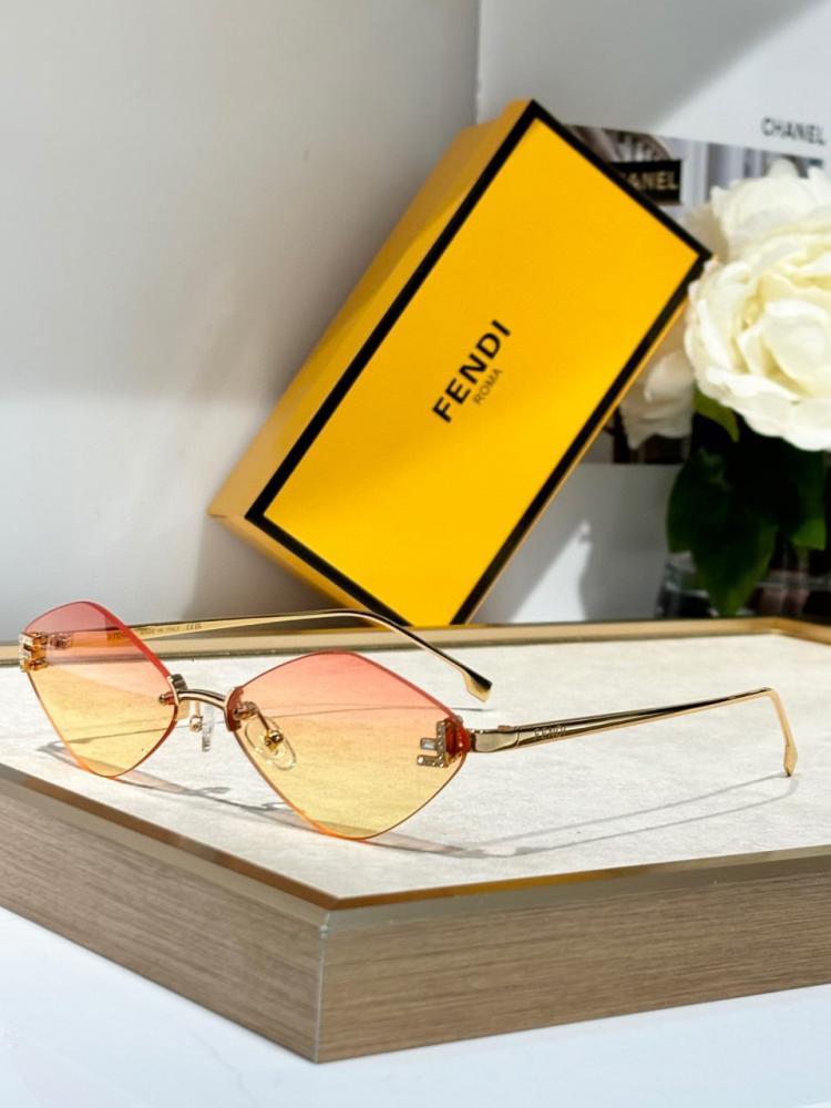 نظارة ماركة Fendi