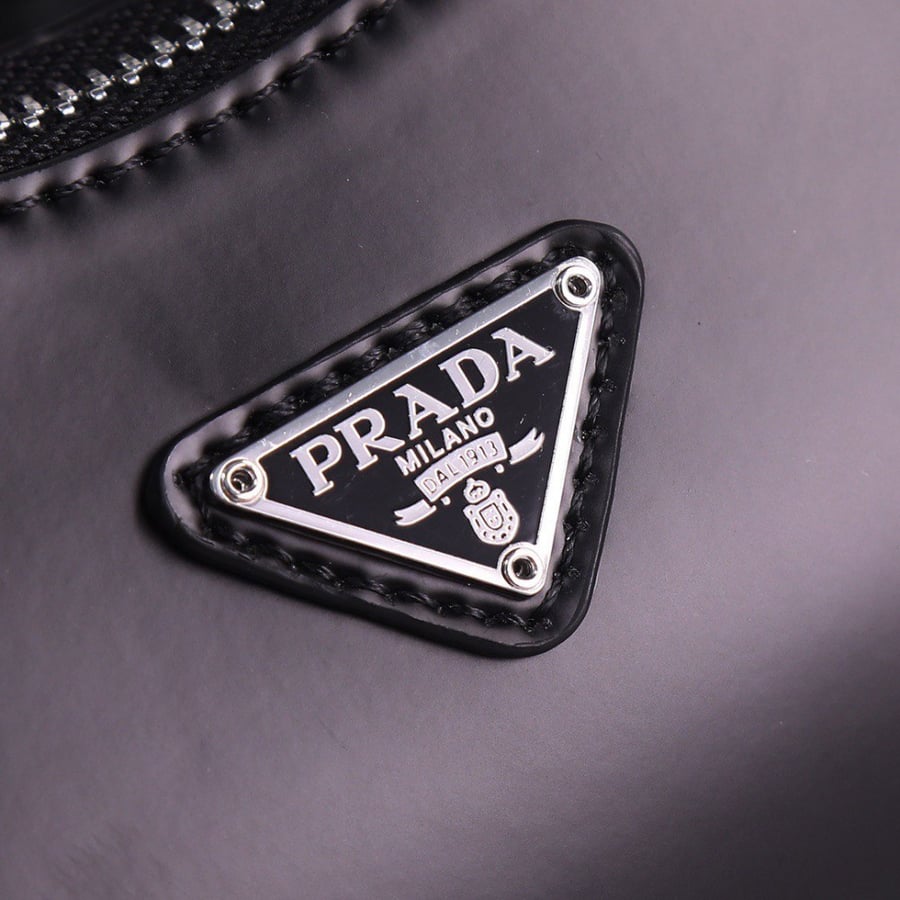 شنطة نسائية ماركة Prada