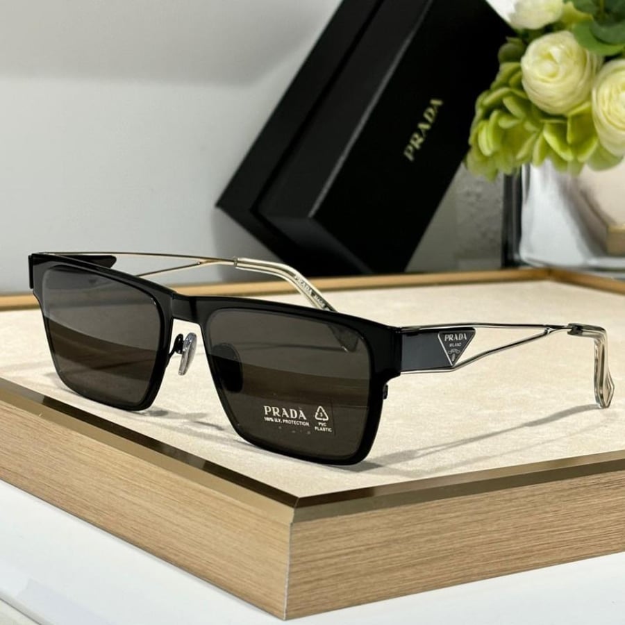 نظاره ماركة ‏Prada
