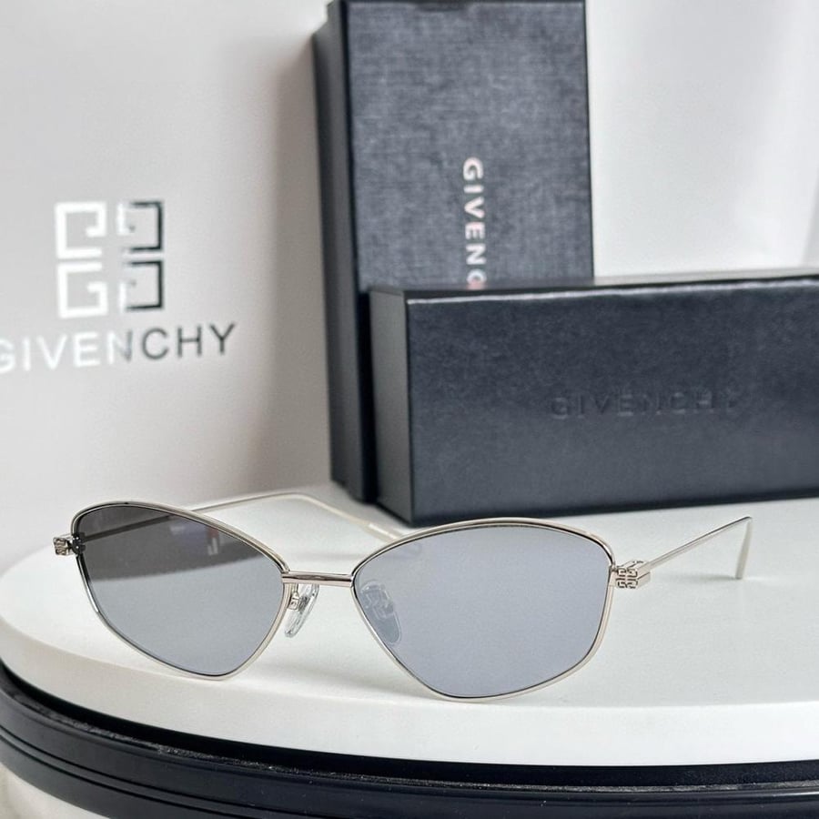 نظاره ماركة ‏Givenchy