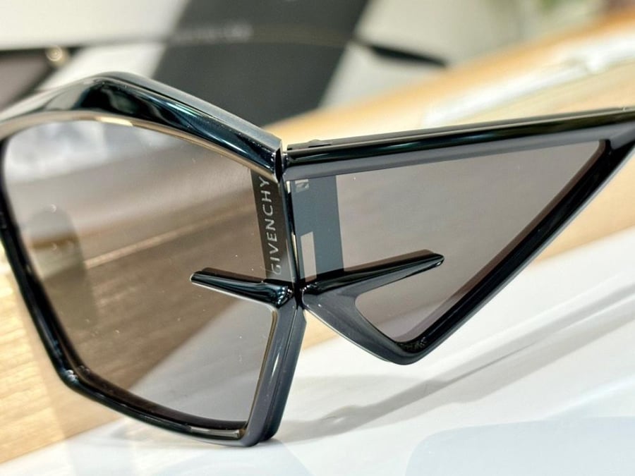 نظاره ماركة ‏Givenchy