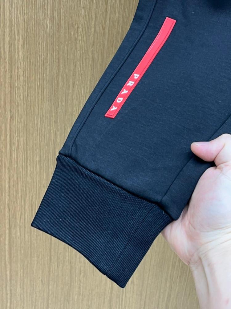 بنطال ماركة Prada
