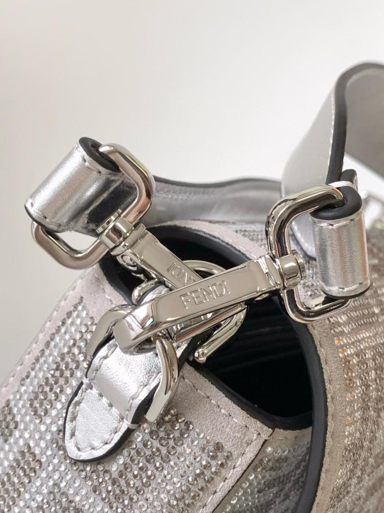 شنطة نسائية ماركة Fendi