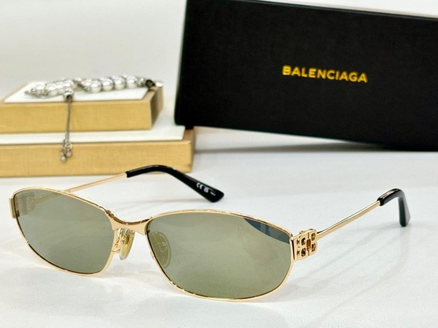 نظاره ماركة ‏Balenciaga