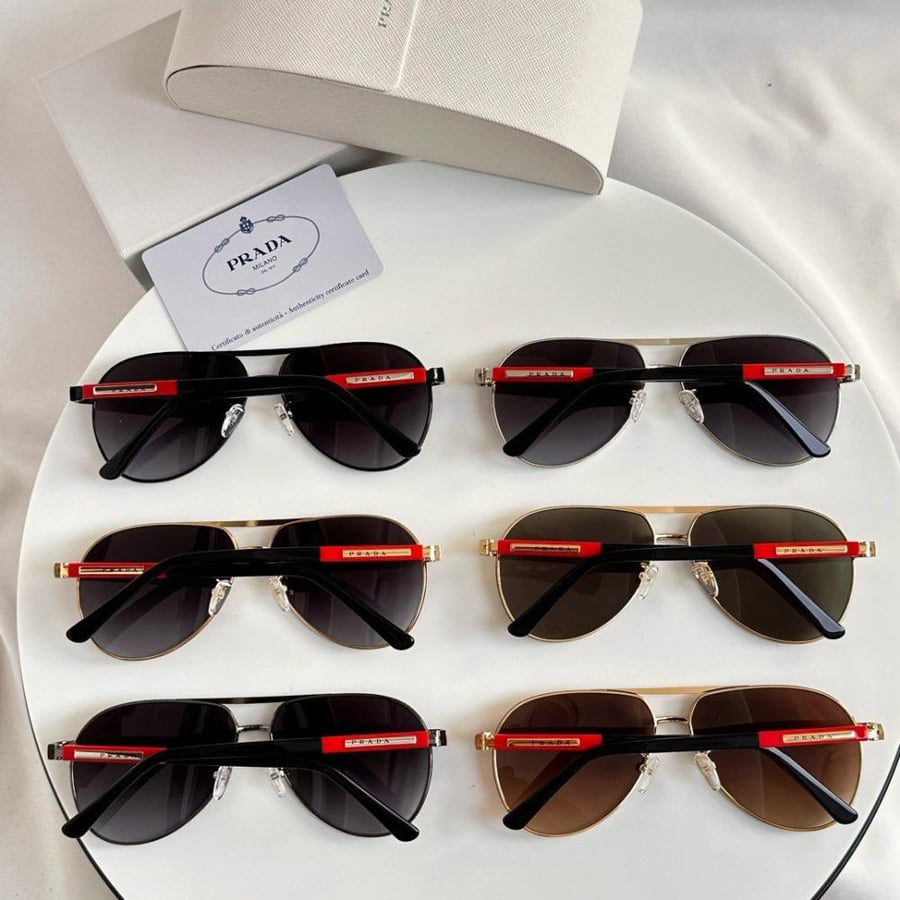 نظاره ماركة ‏Prada