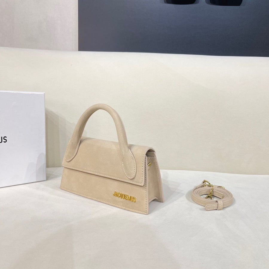 شنطة نسائية ماركة ‏JACQUEMUS