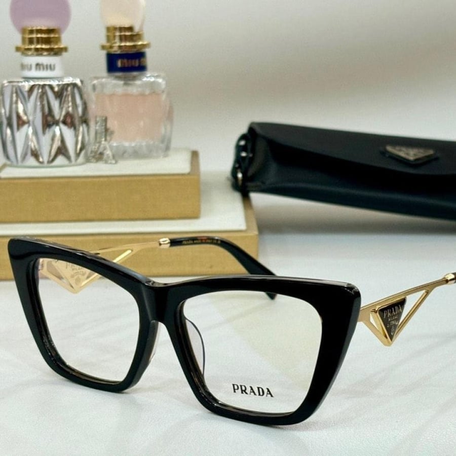 نظاره ماركة ‏Prada