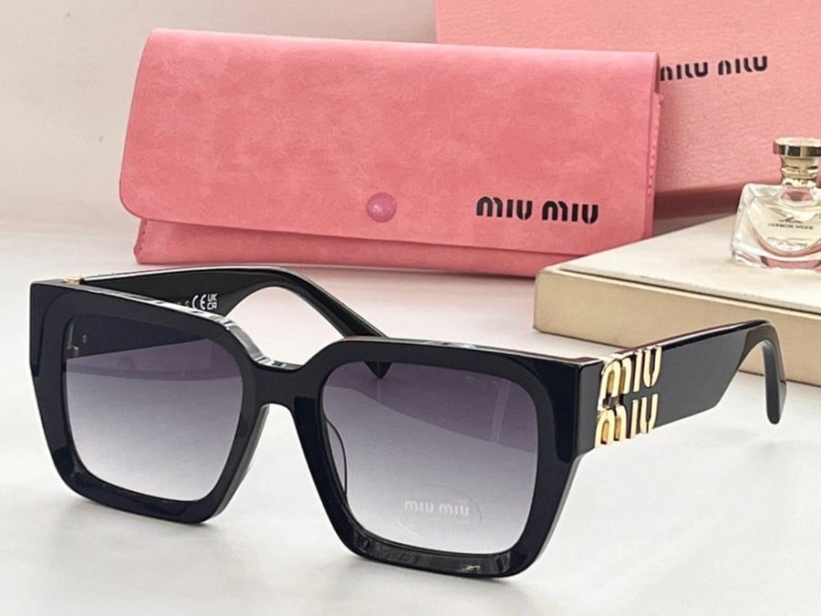نظاره ماركة Miumiu