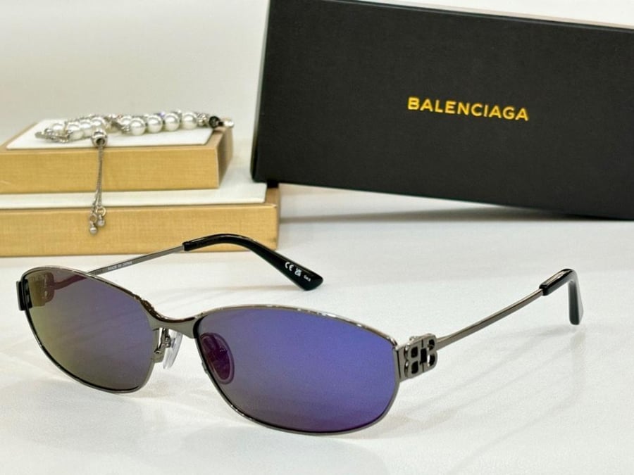 نظاره ماركة ‏Balenciaga