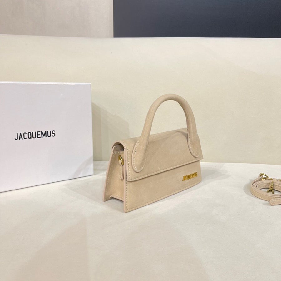 شنطة نسائية ماركة ‏JACQUEMUS