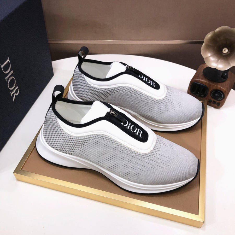 حذاء ماركة Dior