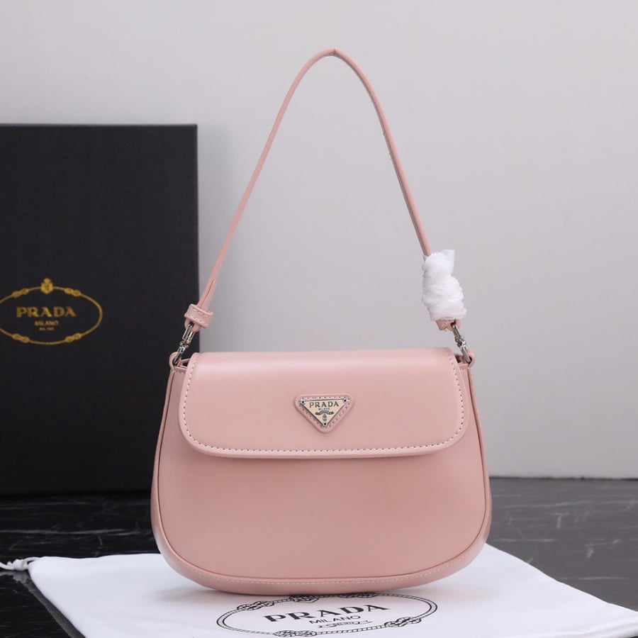شنطة نسائية ماركة Prada
