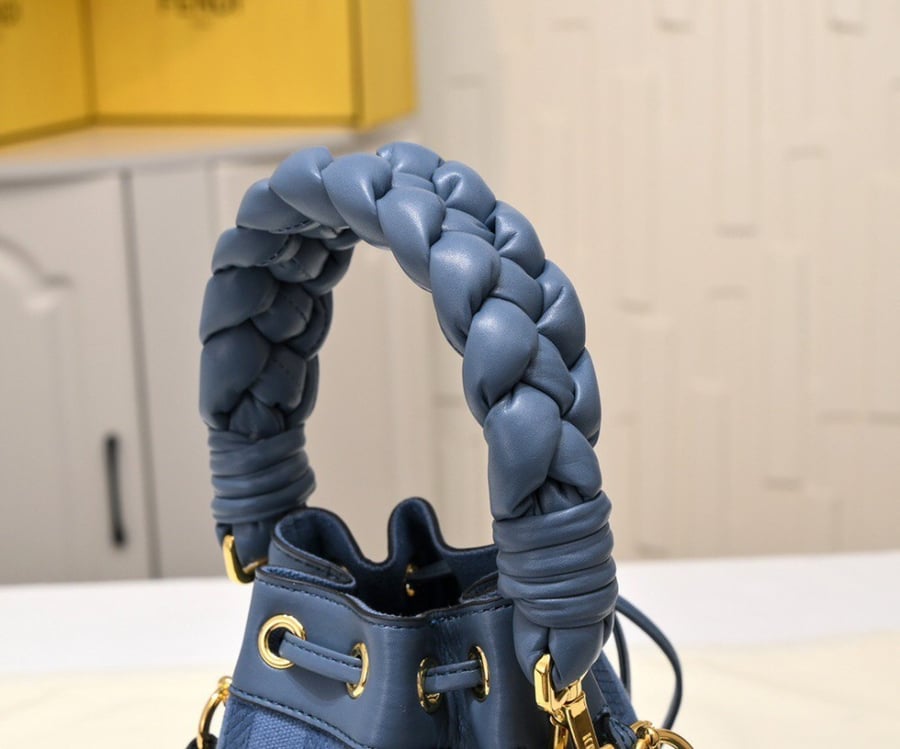 شنطة نسائية ماركة Fendi