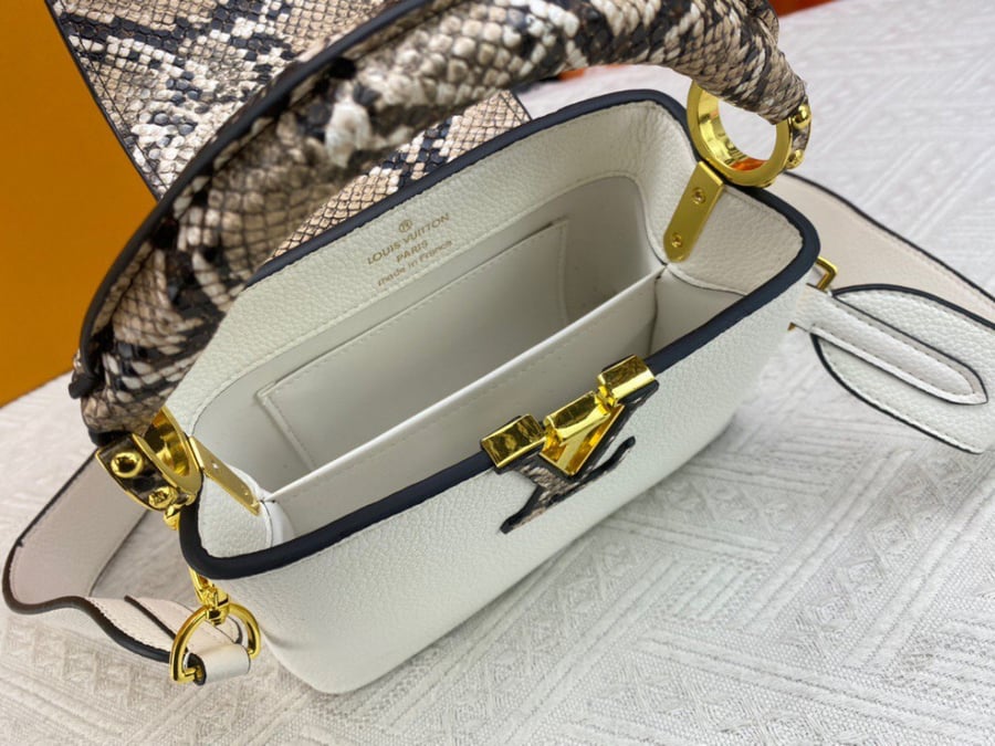 شنطة نسائية ماركة LV