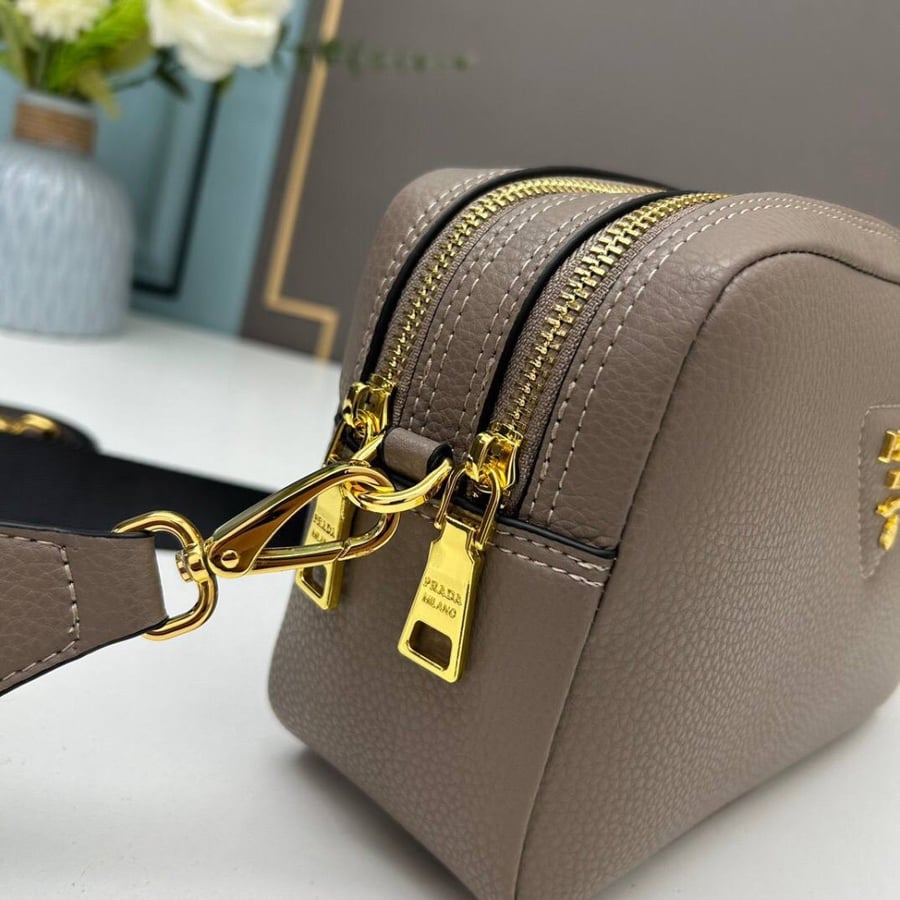 شنطة نسائية ماركة Prada