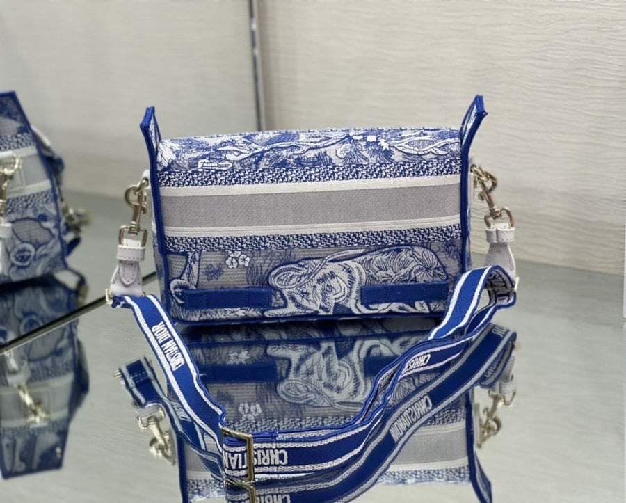 شنطة نسائية ماركة Dior