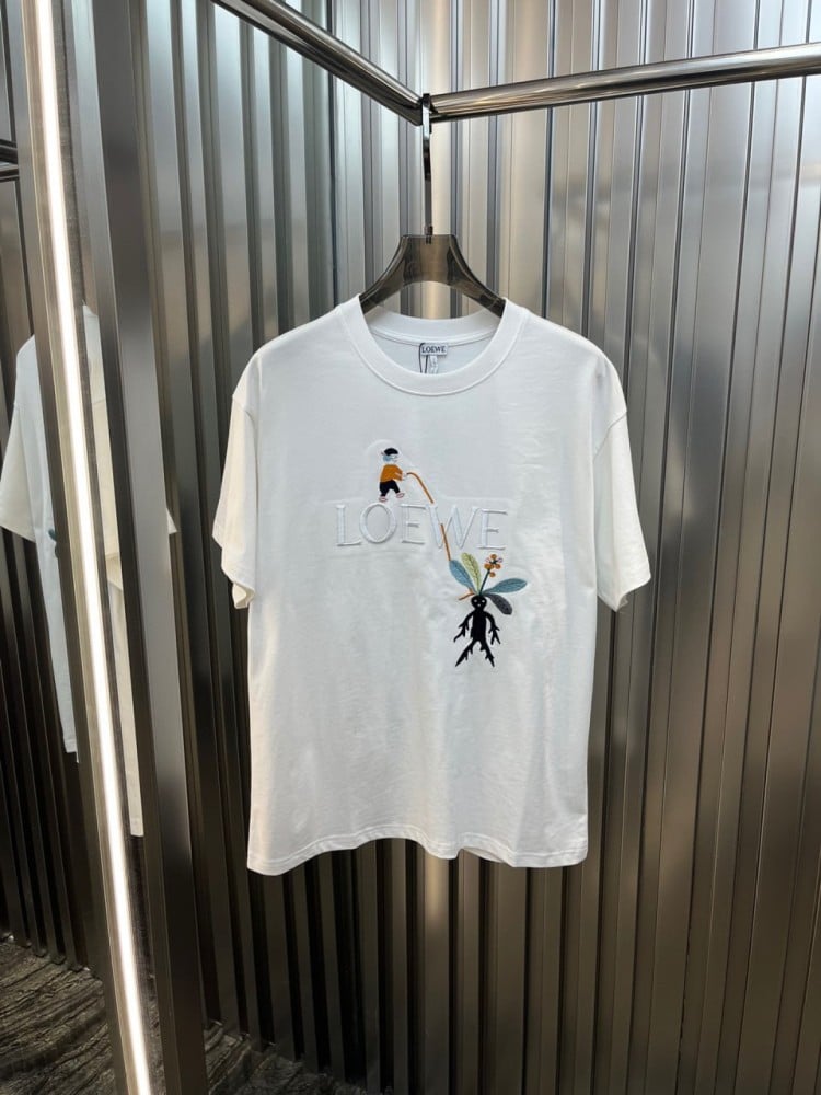 تي شيرت ماركة ‏Loewe