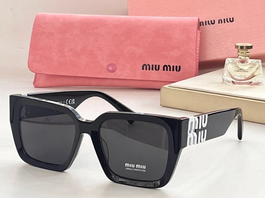 نظاره ماركة Miumiu