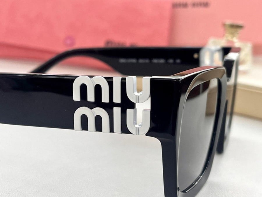 نظاره ماركة Miumiu