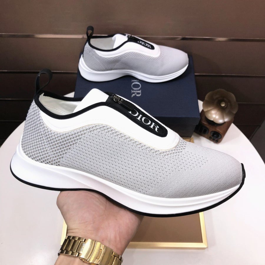 حذاء ماركة Dior