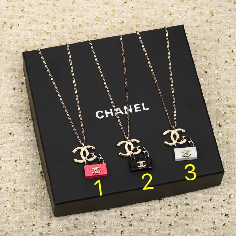 قلادة نسائية ماركة ‏Chanel