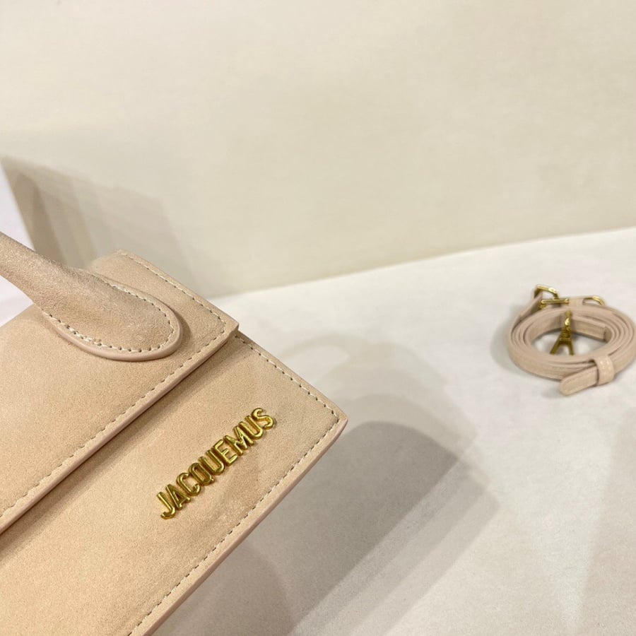 شنطة نسائية ماركة ‏JACQUEMUS