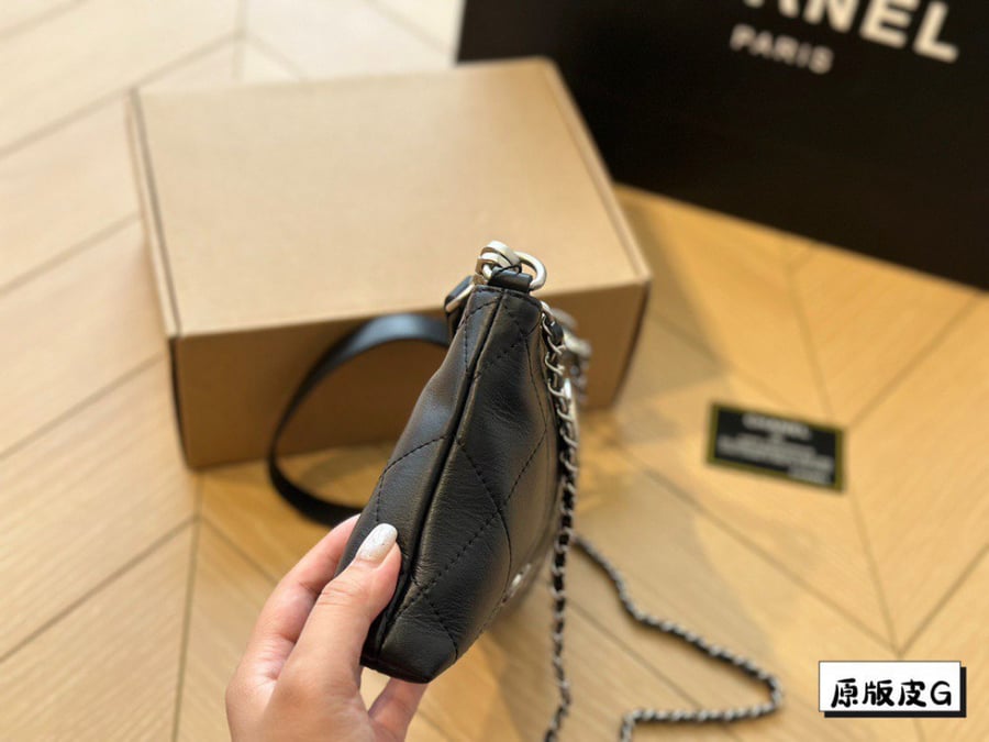شنطة نسائيه ماركة Chanel