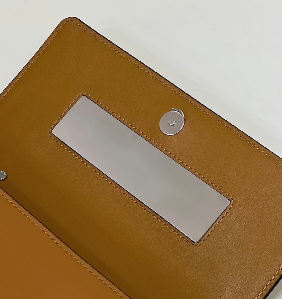 شنطة نسائية ماركه Fendi