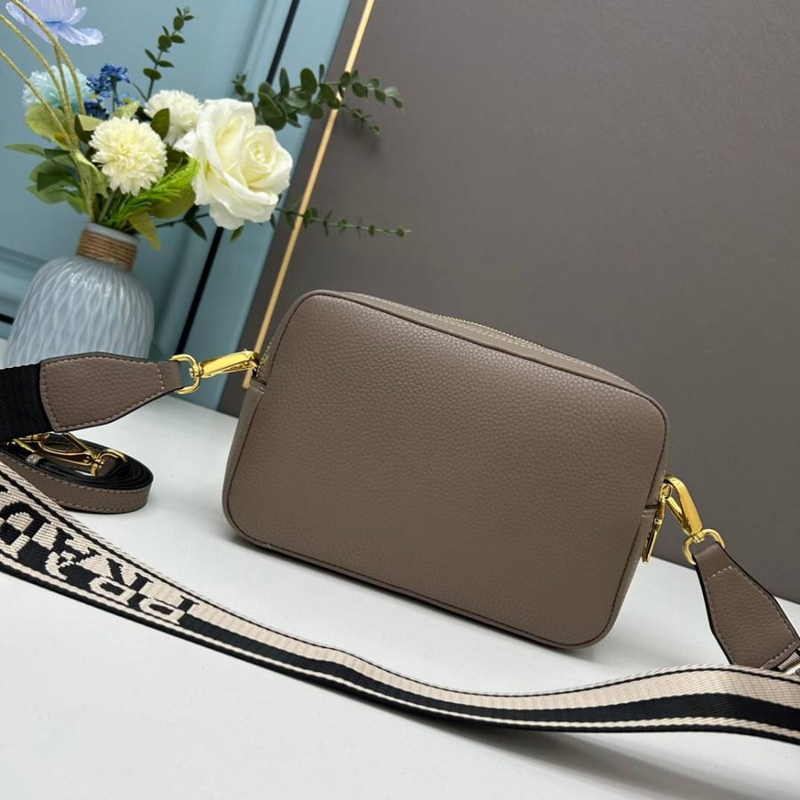 شنطة نسائية ماركة Prada
