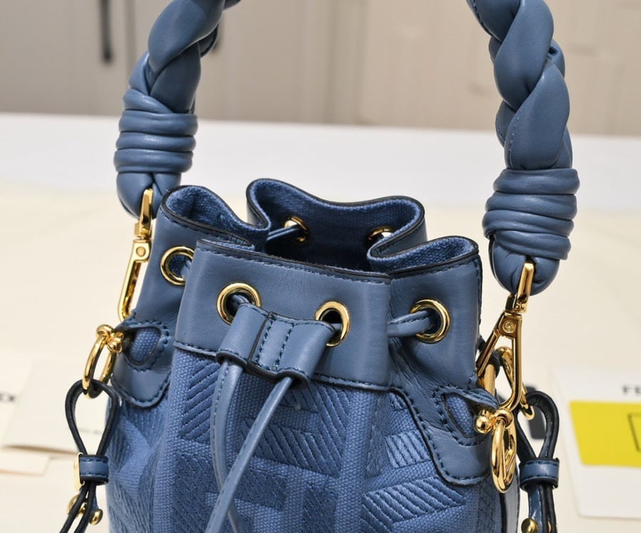 شنطة نسائية ماركة Fendi