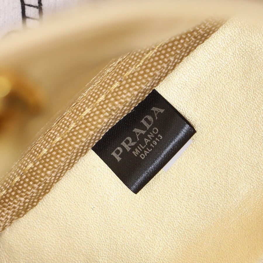 شنطة نسائية ماركة ‏Prada