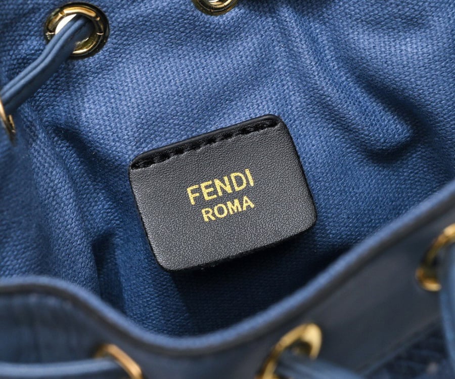 شنطة نسائية ماركة Fendi