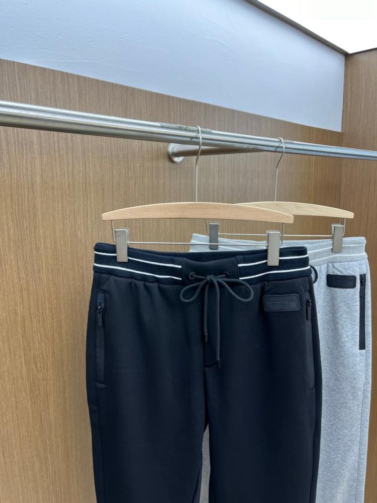 بنطال ماركة Prada