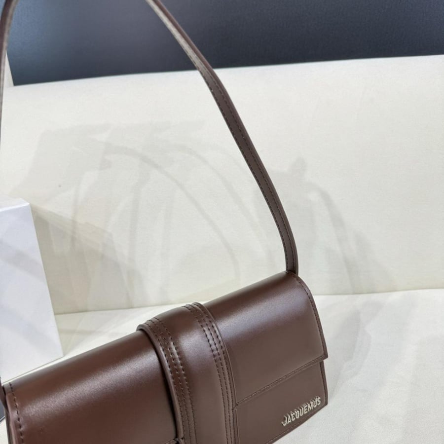 شنطة نسائية ماركة ‏JACQUEMUS