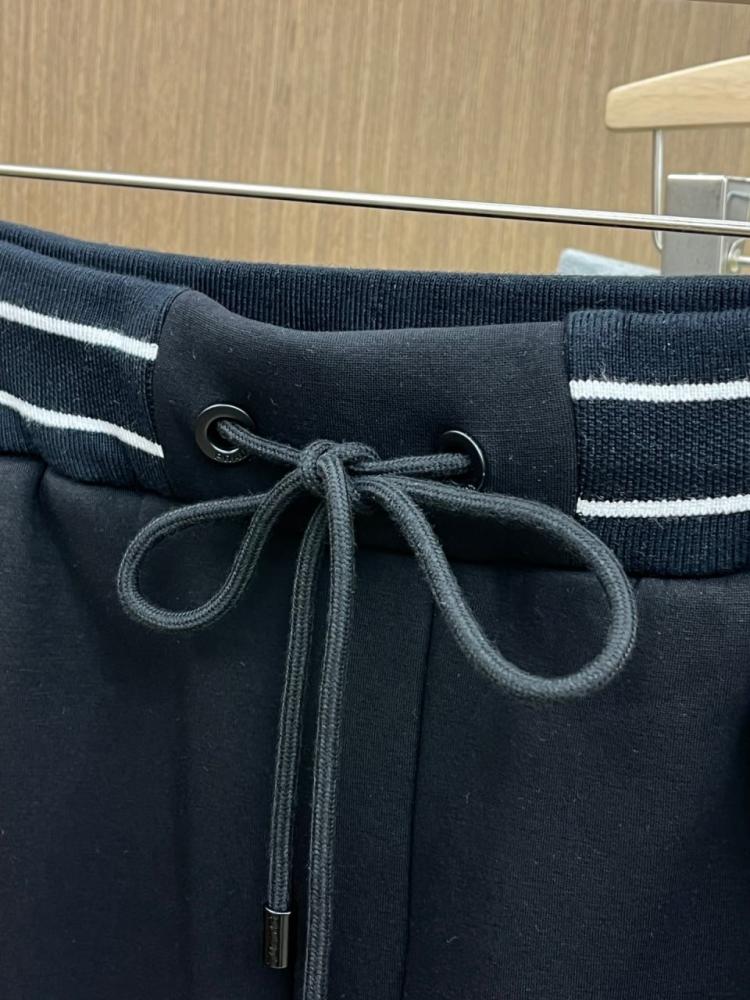 بنطال ماركة Prada