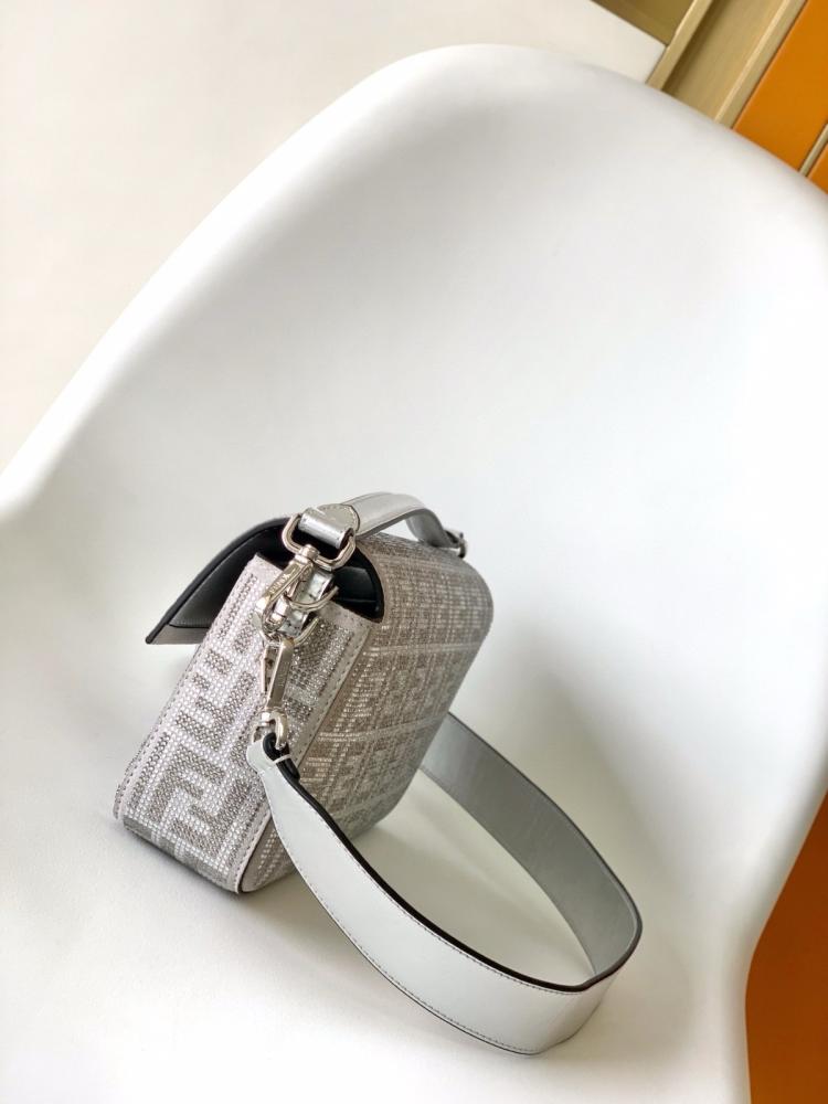 شنطة نسائية ماركة Fendi