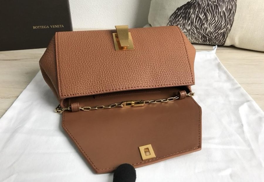 شنطه نسائية ماركة Bottega Veneta