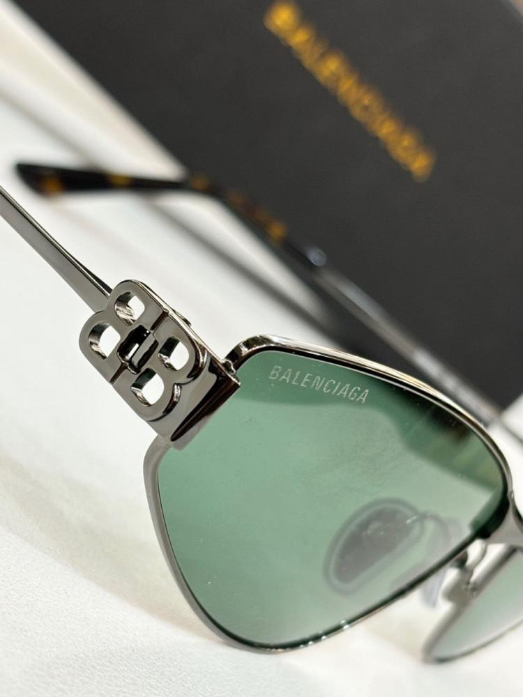 نظاره ماركة ‏Balenciaga