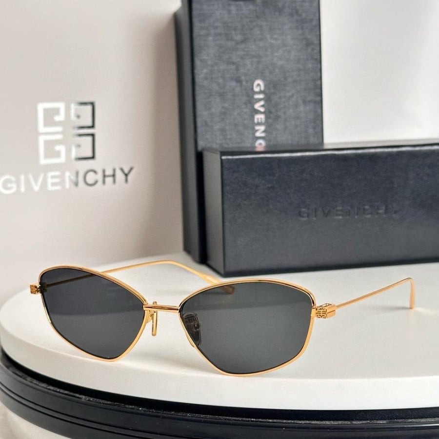 نظاره ماركة ‏Givenchy