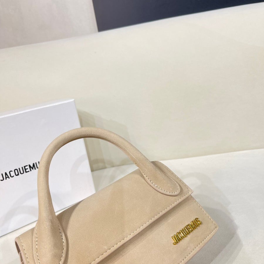 شنطة نسائية ماركة ‏JACQUEMUS