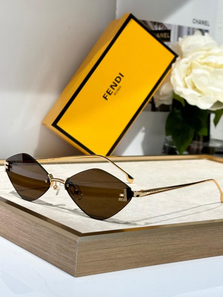نظارة ماركة Fendi