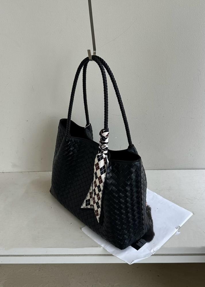 شنطه نسائية ماركة Bottega Veneta