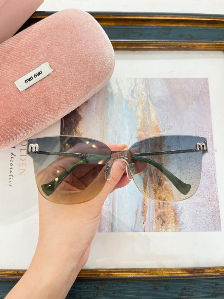 نظاره ماركة ‏Miumiu