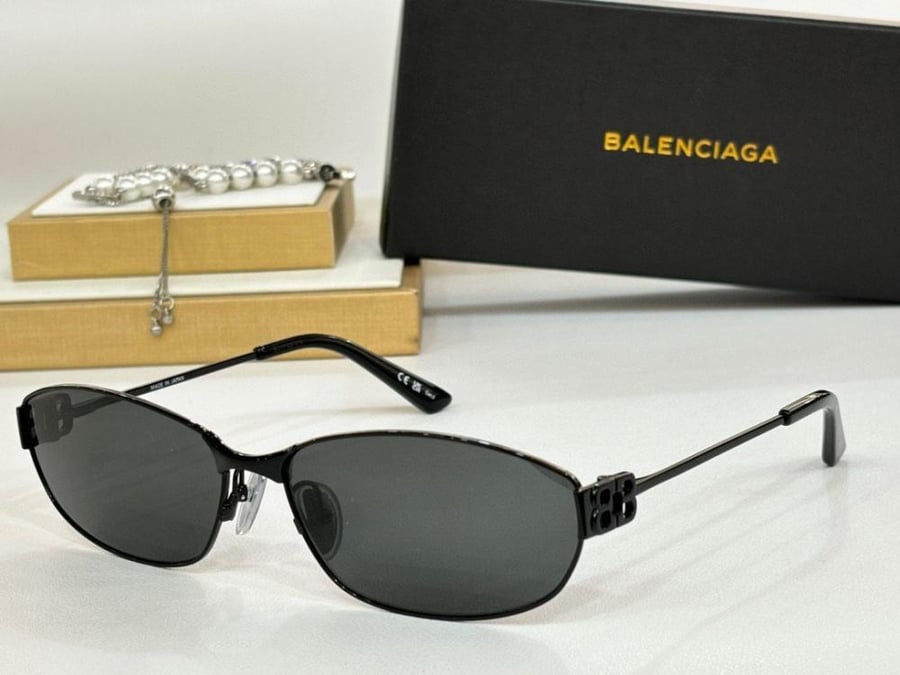نظاره ماركة ‏Balenciaga