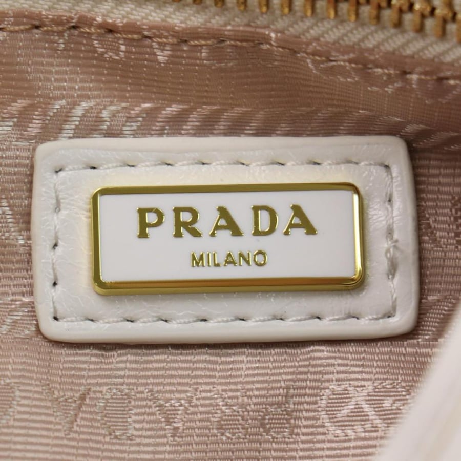 شنطة نسائيه ماركة Prada