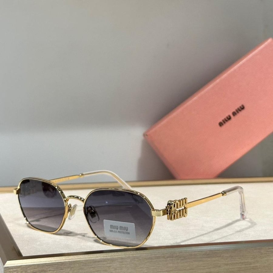 نظاره ماركة ‏Miumiu