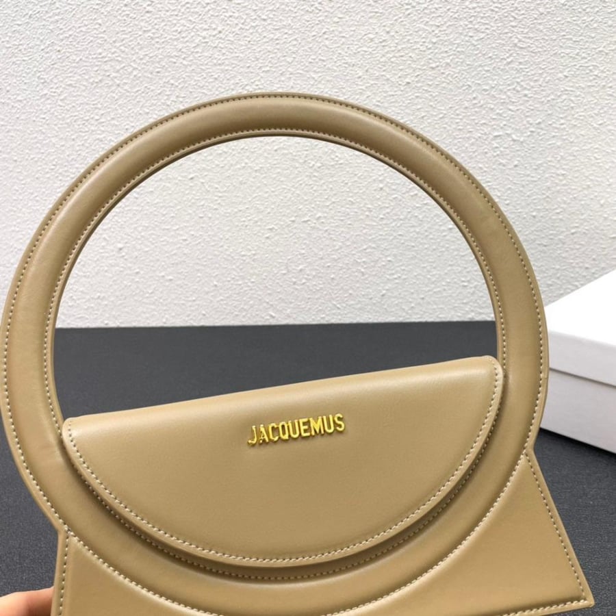 شنطة نسائية ماركة ‏JACQUEMUS